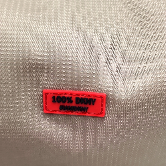 DKNY TOILETRY TRAVEL BAG - Picture 7 of 13